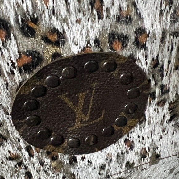 Keep It Gypsy Cowhide Fringe Crossbody Bag and wallet - Picture 6 of 11